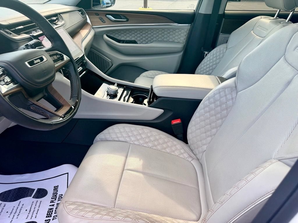 2022 Jeep Grand Cherokee Summit