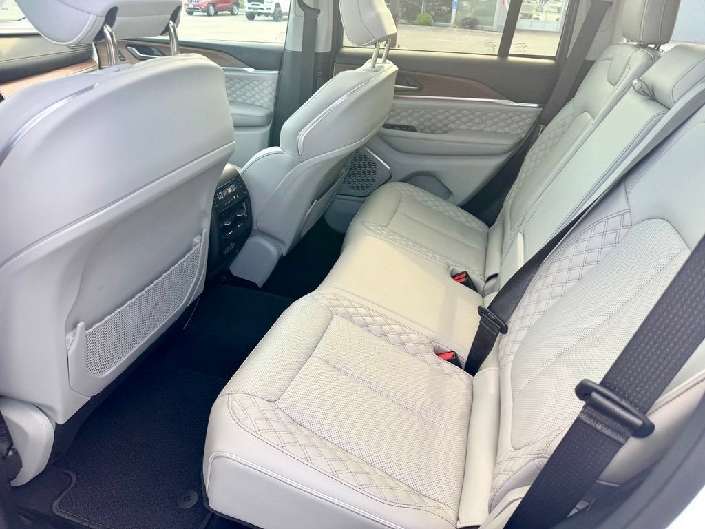 2022 Jeep Grand Cherokee Summit