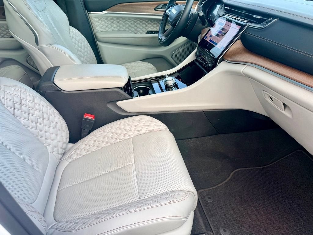 2022 Jeep Grand Cherokee Summit