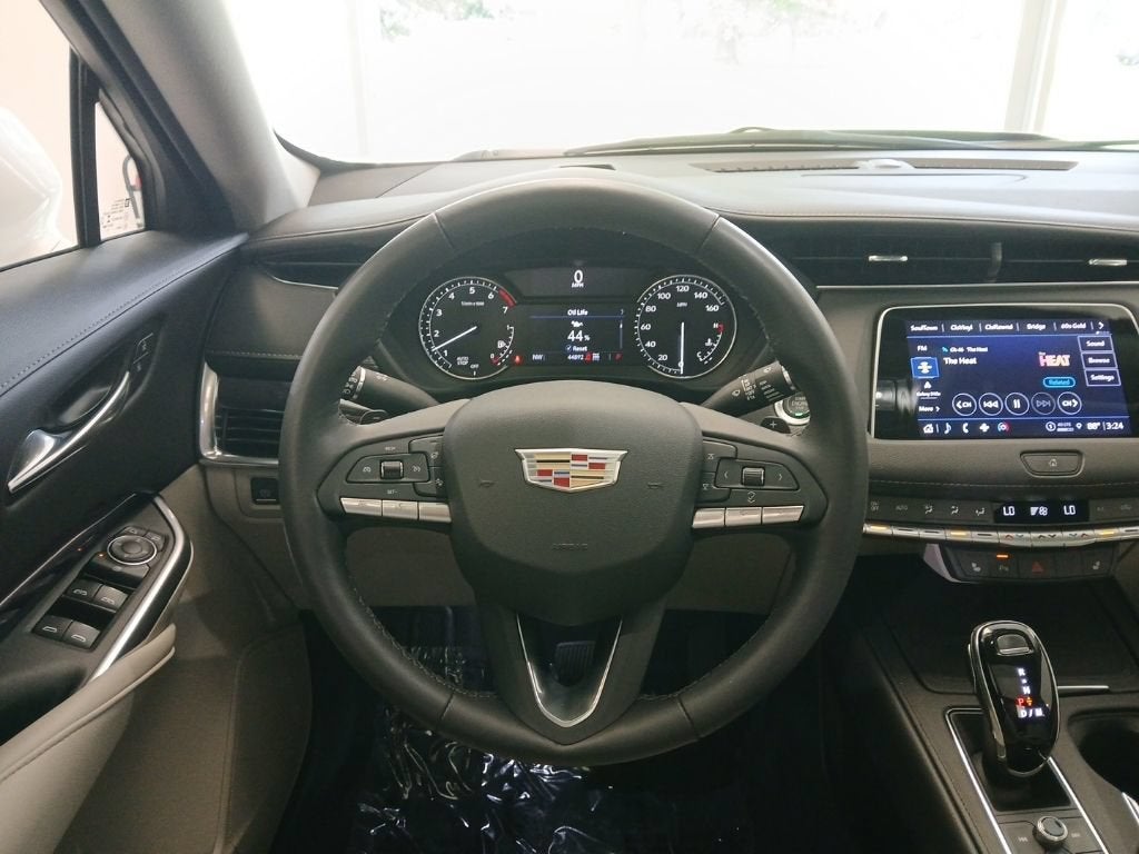 2022 Cadillac XT4 AWD Luxury