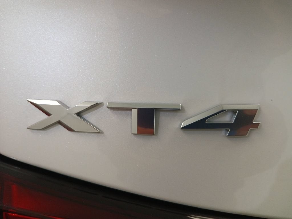 2022 Cadillac XT4 AWD Luxury