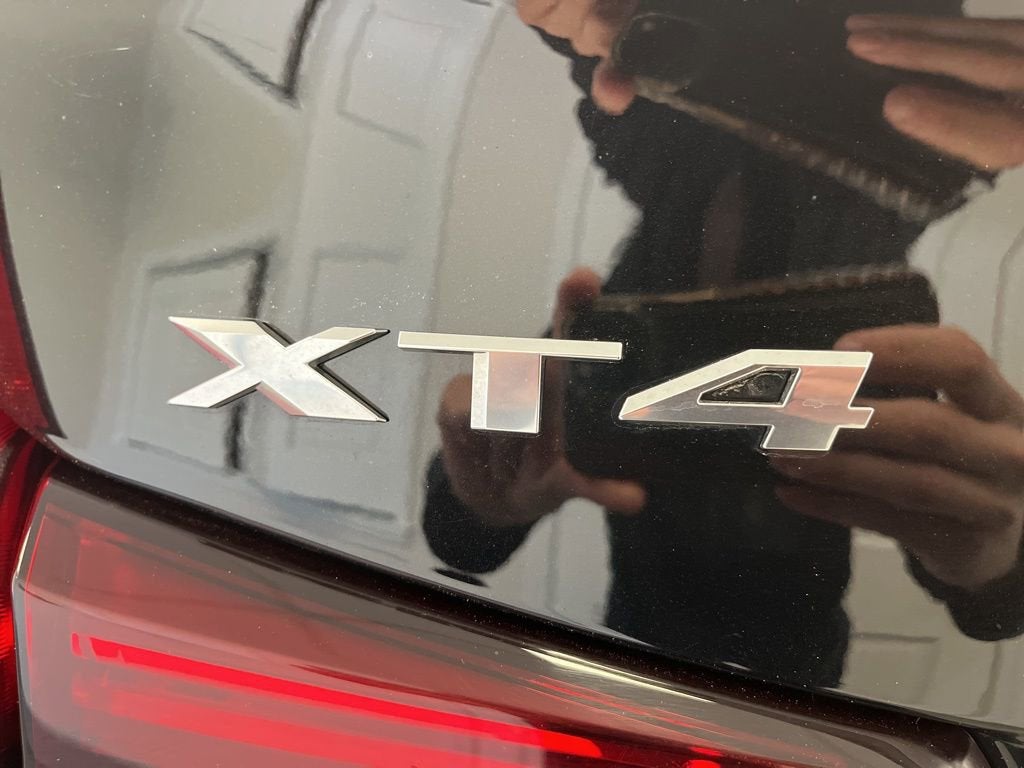 2022 Cadillac XT4 Luxury