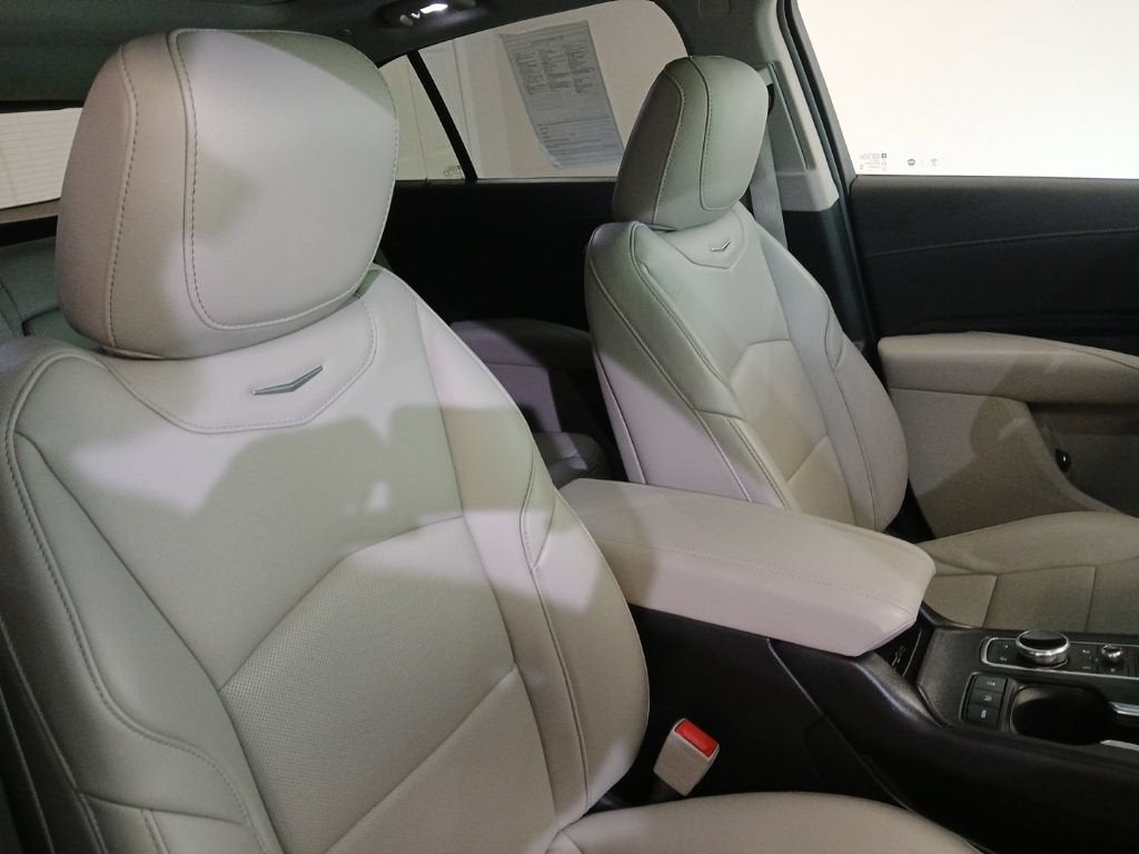2022 Cadillac XT4 Premium Luxury