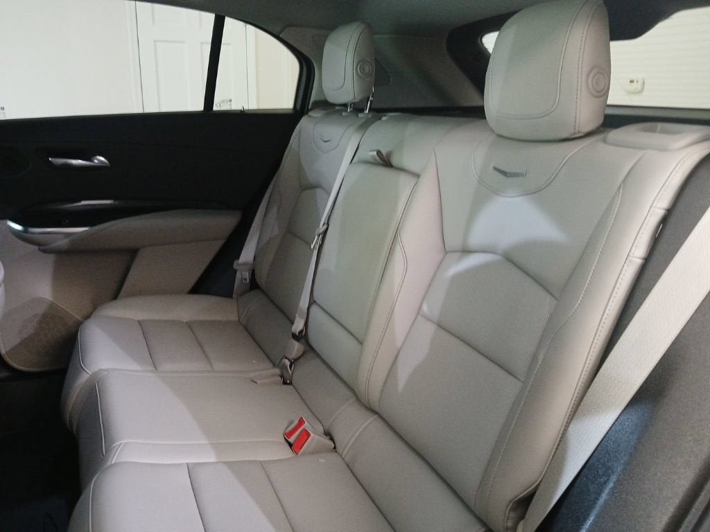 2022 Cadillac XT4 Premium Luxury