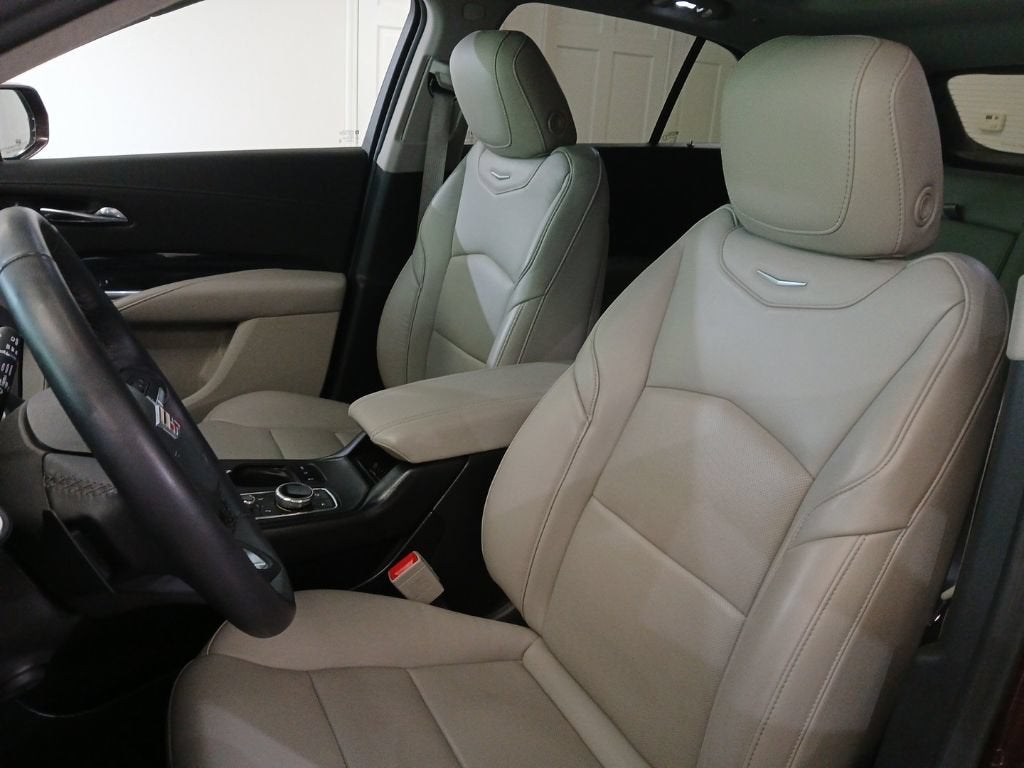 2022 Cadillac XT4 Premium Luxury
