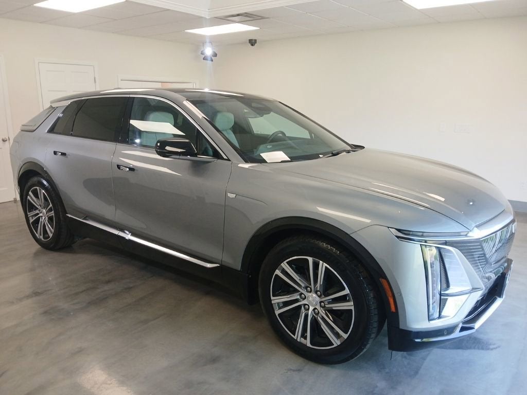 2024 Cadillac LYRIQ Luxury 1