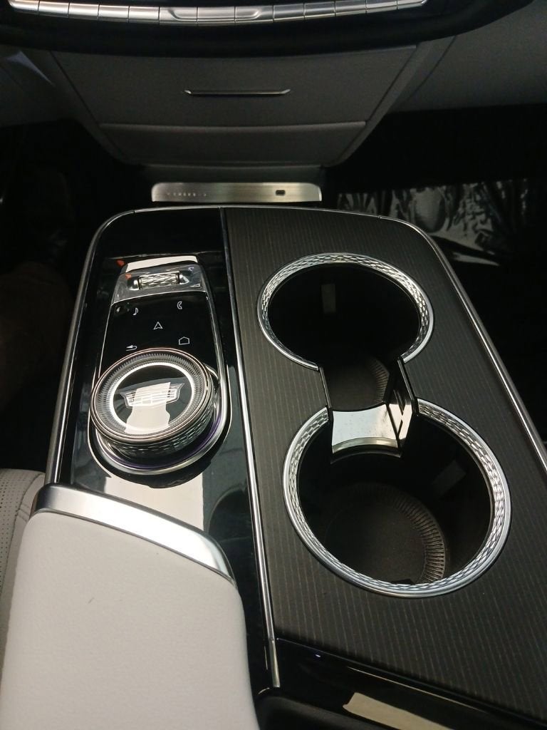 2024 Cadillac LYRIQ Luxury 1