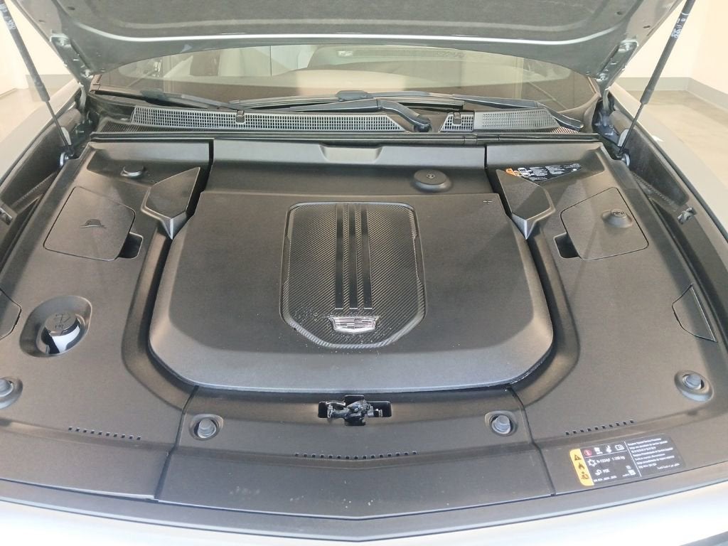 2024 Cadillac LYRIQ Luxury 1