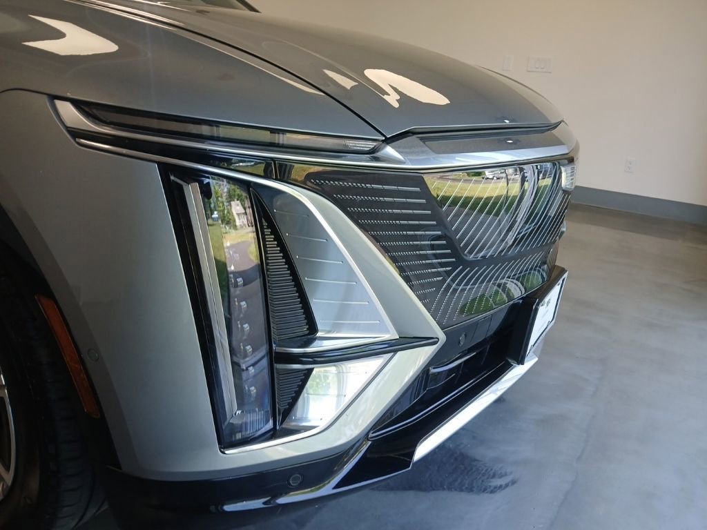 2024 Cadillac LYRIQ Luxury 1