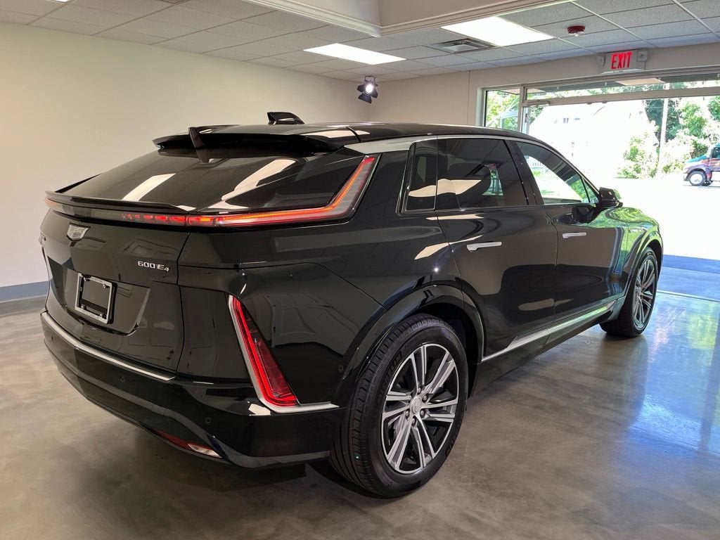 Used 2024 Cadillac LYRIQ Luxury 1 with VIN 1GYKPPRL7RZ116275 for sale in Colonie, NY