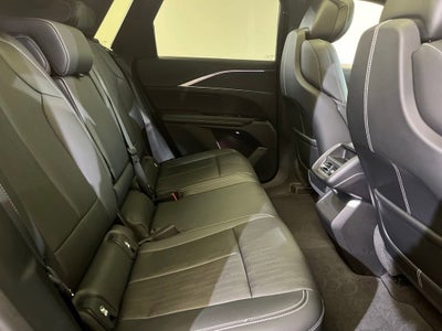 2024 Cadillac LYRIQ Luxury 1