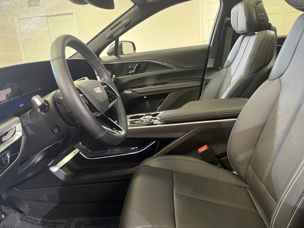 2024 Cadillac LYRIQ Luxury 1