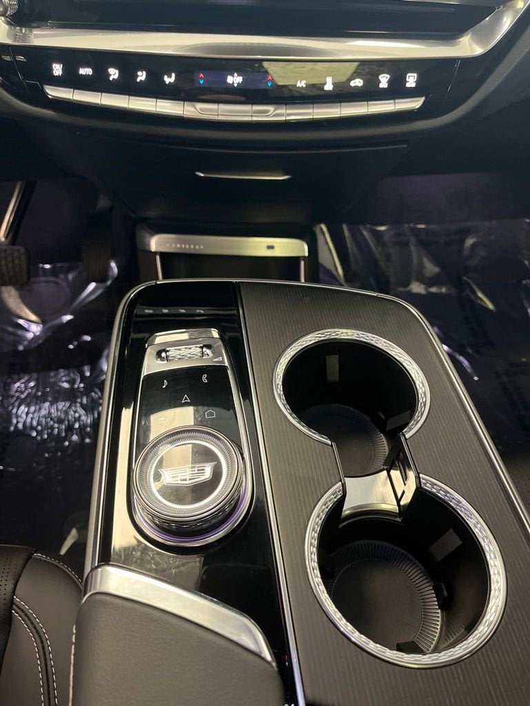 2024 Cadillac LYRIQ Luxury 1