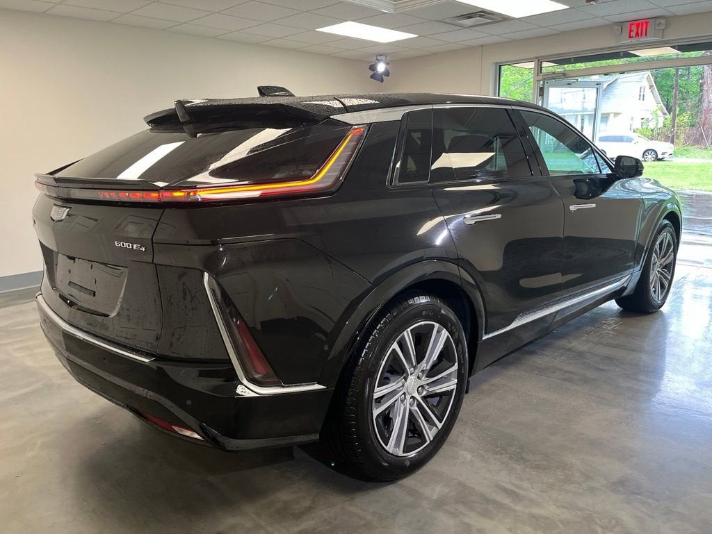 2024 Cadillac LYRIQ Luxury 1