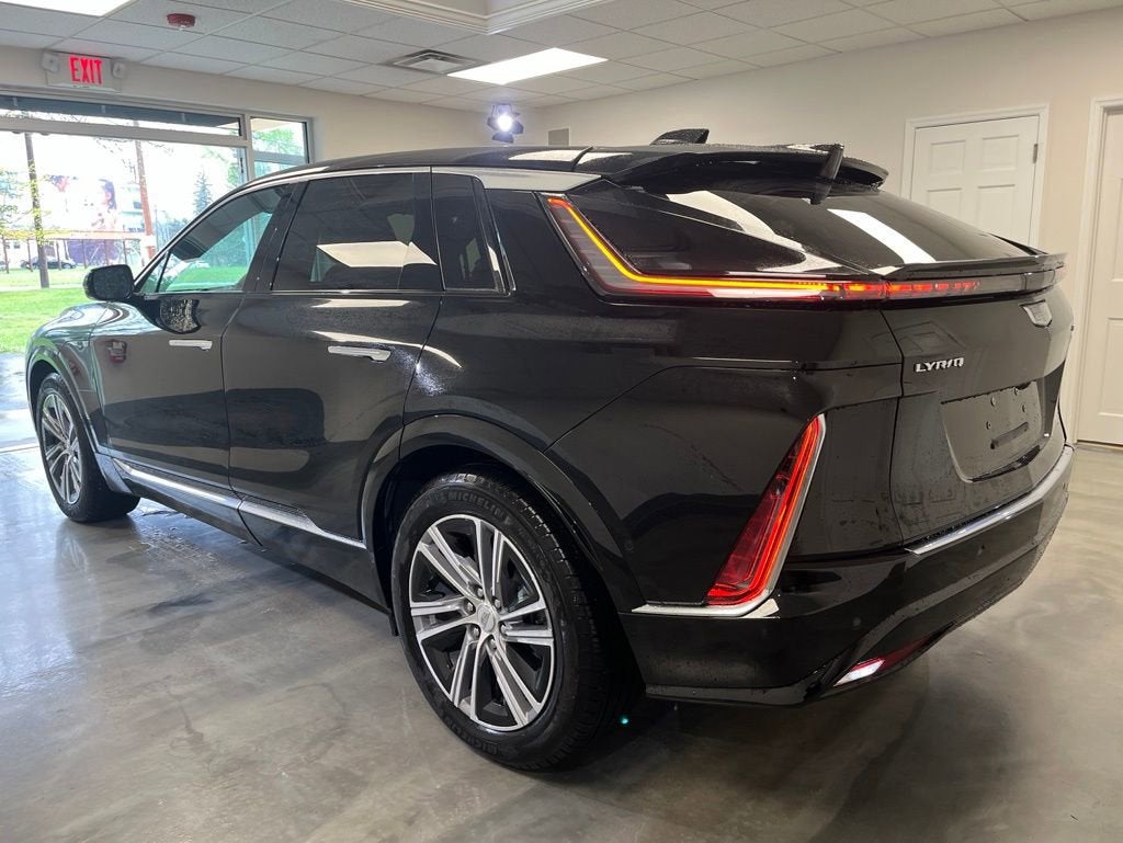 2024 Cadillac LYRIQ Luxury 1