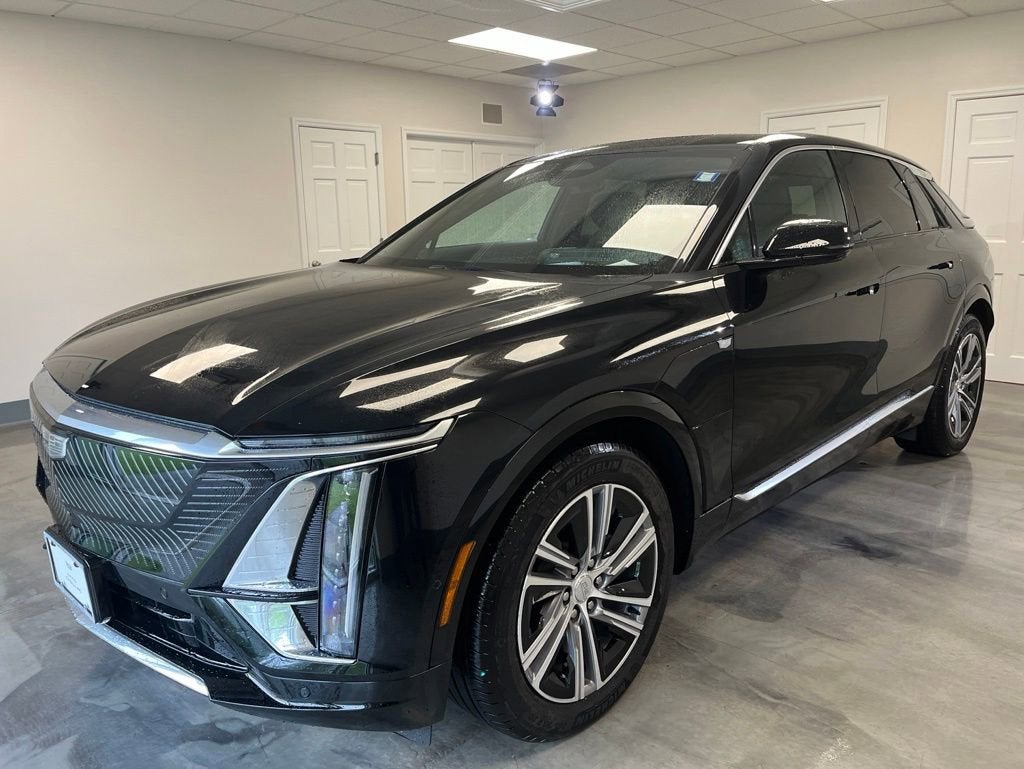 2024 Cadillac LYRIQ Luxury 1