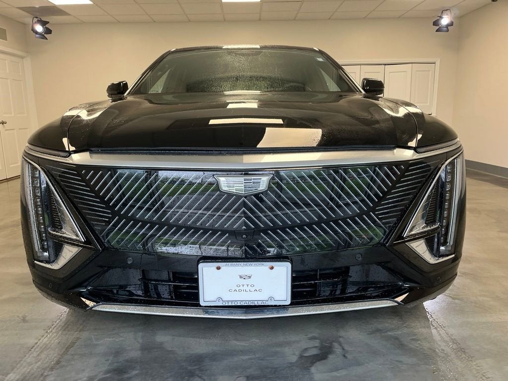 2024 Cadillac LYRIQ Luxury 1