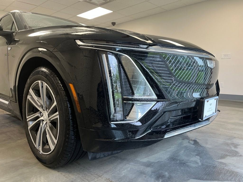 2024 Cadillac LYRIQ Luxury 1