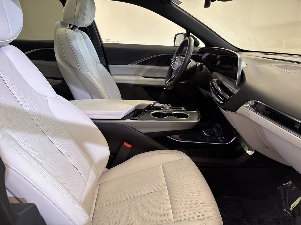 2024 Cadillac LYRIQ Luxury 1