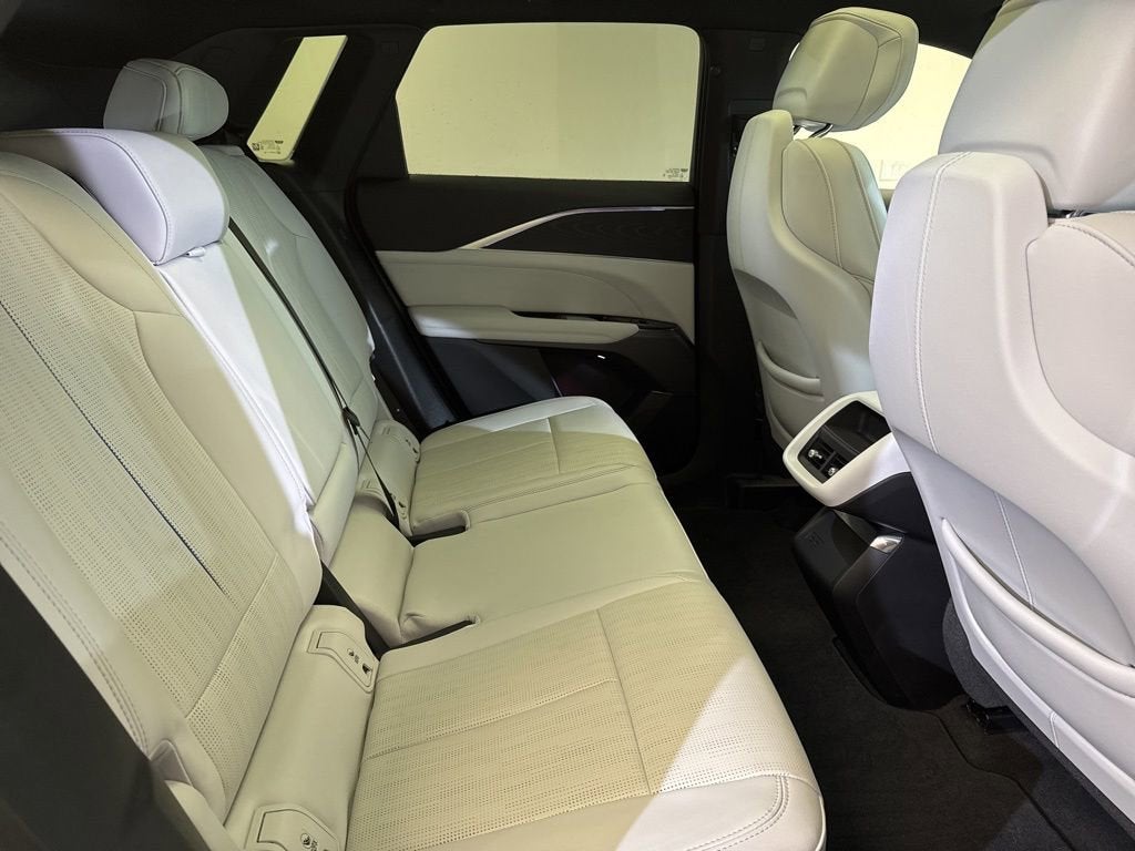 2024 Cadillac LYRIQ Luxury 1