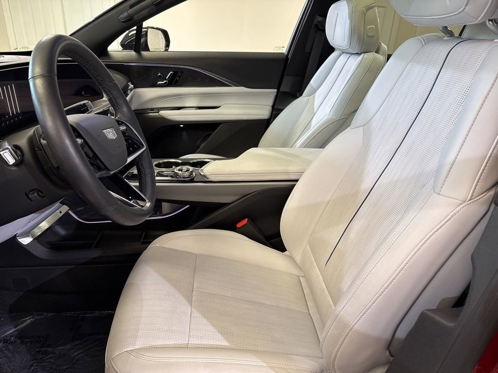 2024 Cadillac LYRIQ Luxury 1