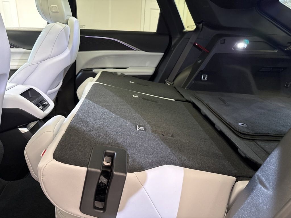2024 Cadillac LYRIQ Luxury 1