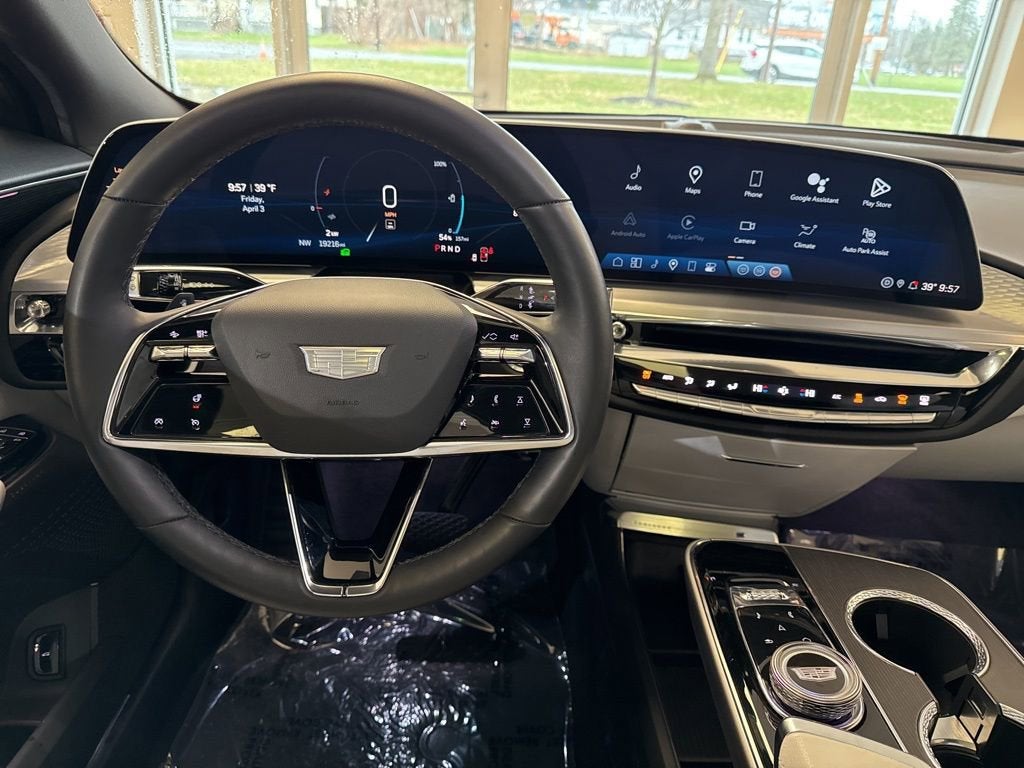 2024 Cadillac LYRIQ Luxury 1