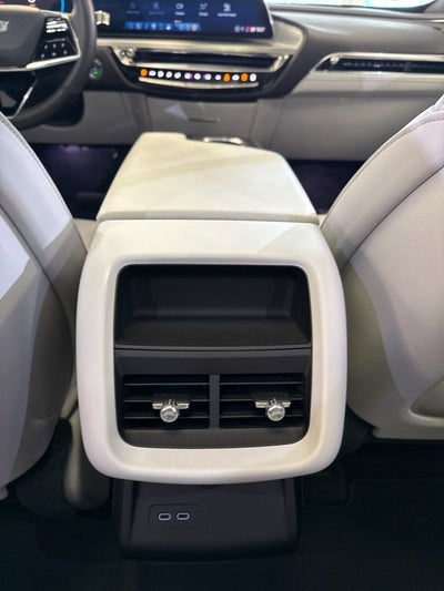 2024 Cadillac LYRIQ Luxury 1