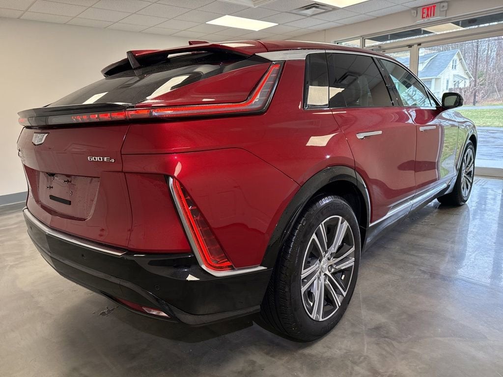 2024 Cadillac LYRIQ Luxury 1