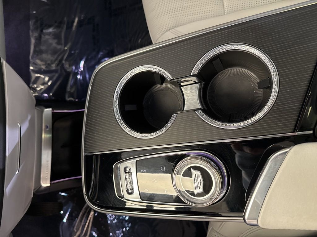 2024 Cadillac LYRIQ Luxury 1