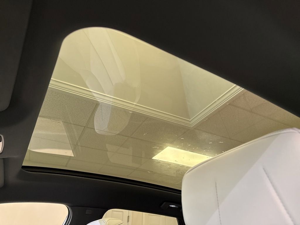 2024 Cadillac LYRIQ Luxury 1