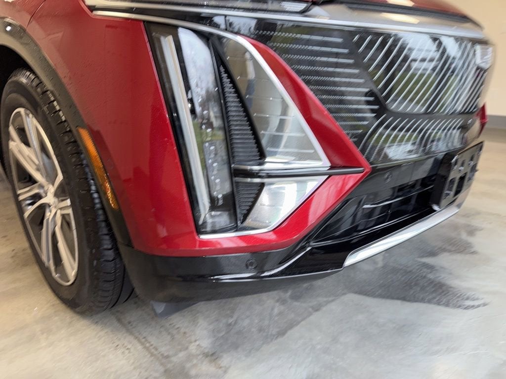 2024 Cadillac LYRIQ Luxury 1