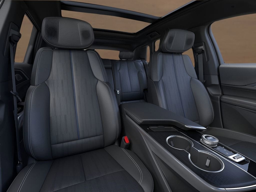 2025 Cadillac LYRIQ Luxury 2