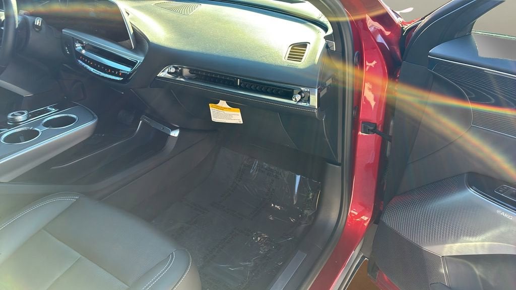 2024 Cadillac LYRIQ Luxury 2