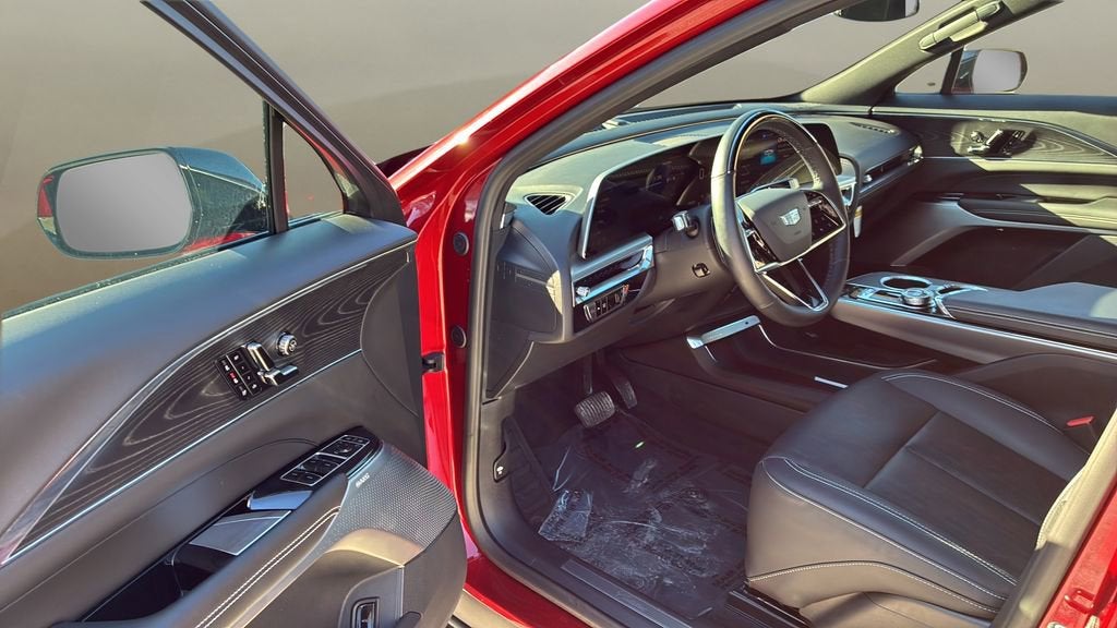 2024 Cadillac LYRIQ Luxury 2