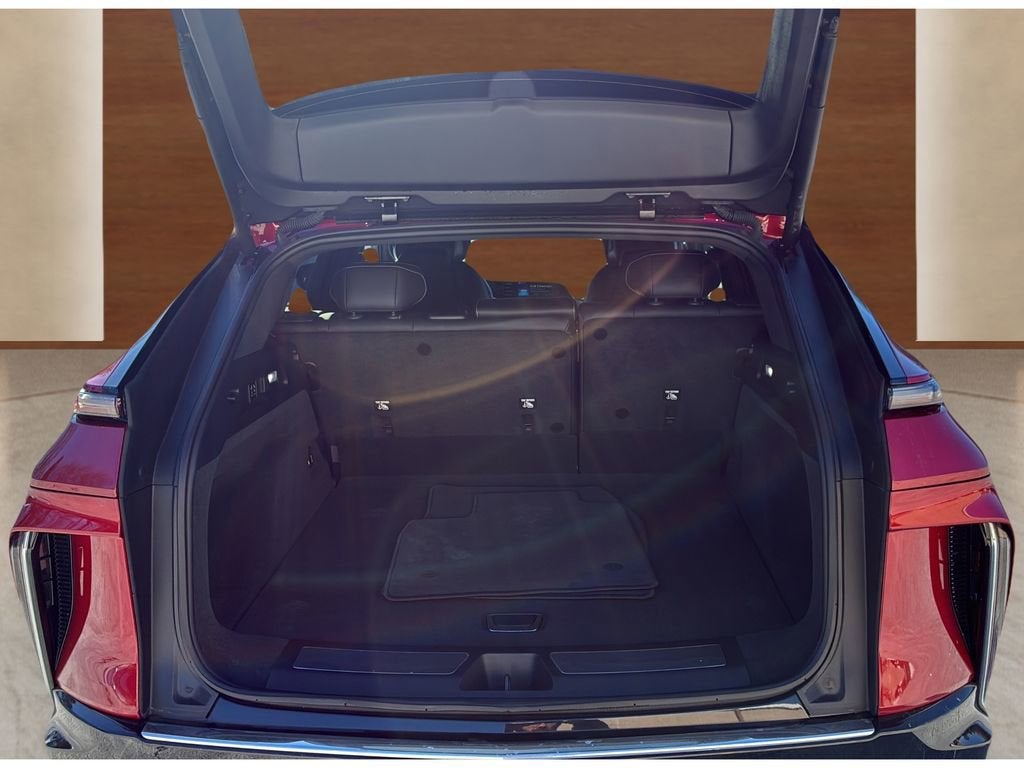 2024 Cadillac LYRIQ Luxury 2