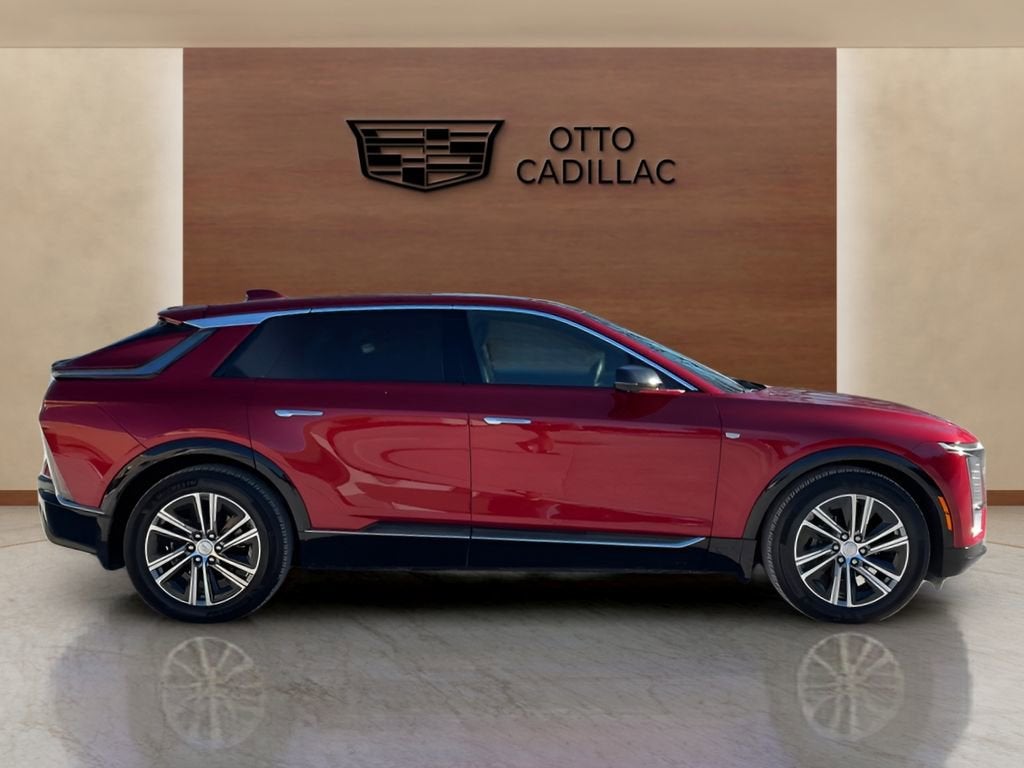 2024 Cadillac LYRIQ Luxury 2
