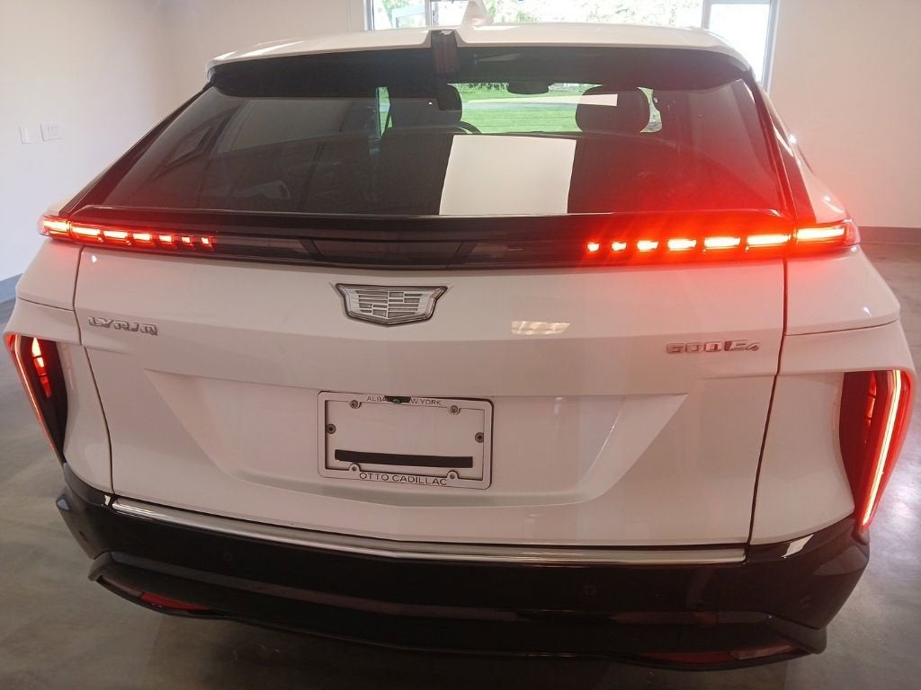 2024 Cadillac LYRIQ Luxury 2