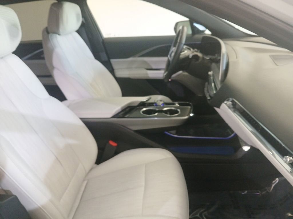 2024 Cadillac LYRIQ Luxury 2