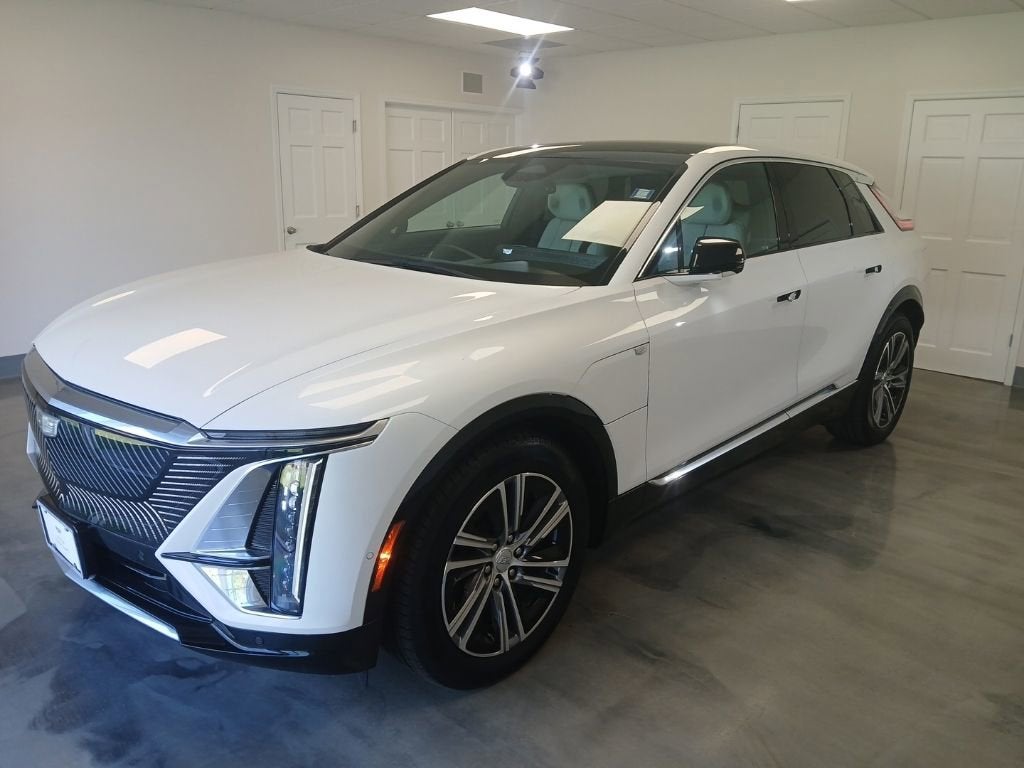 2024 Cadillac LYRIQ Luxury 2
