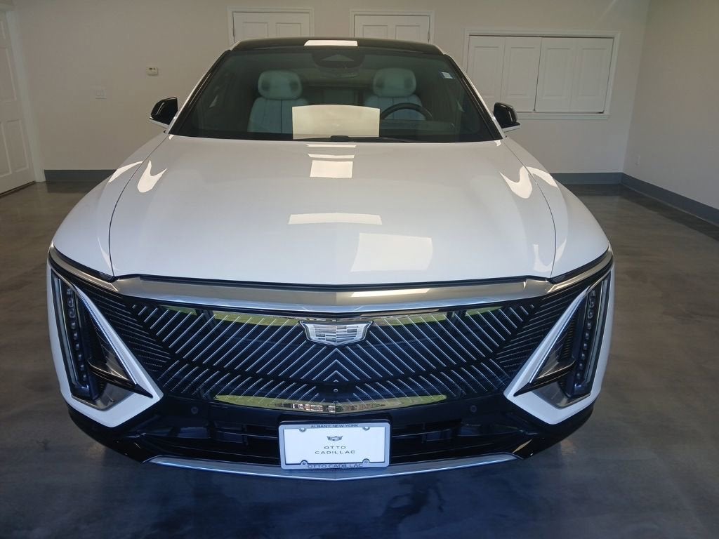 2024 Cadillac LYRIQ Luxury 2