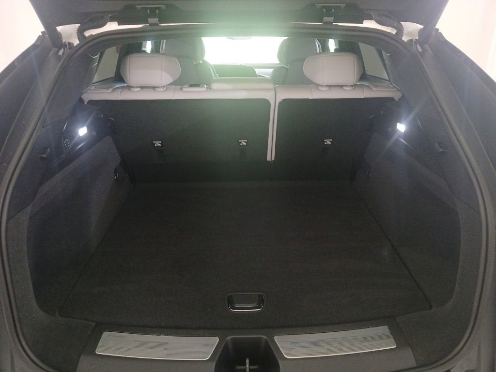 2024 Cadillac LYRIQ Luxury 2