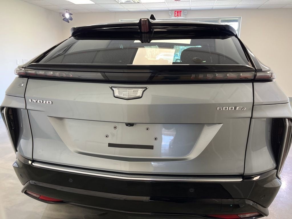 2024 Cadillac LYRIQ Luxury 2