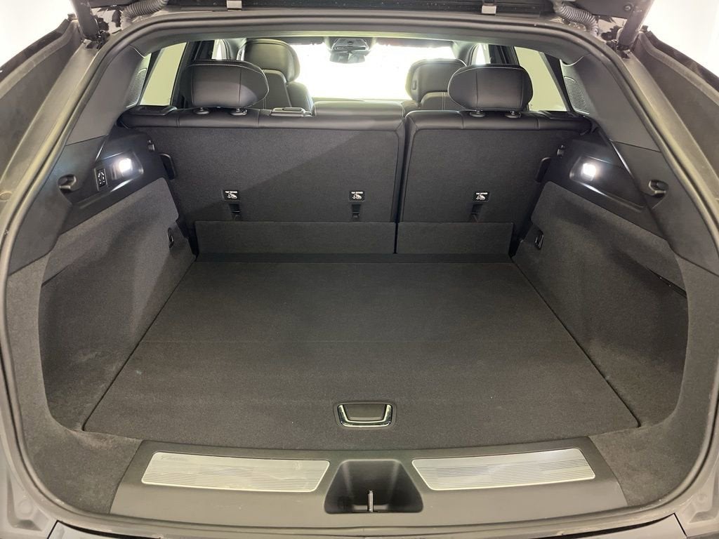 2024 Cadillac LYRIQ Luxury 2