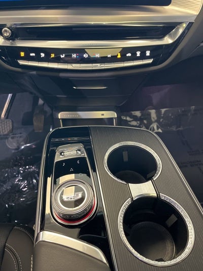 2024 Cadillac LYRIQ Luxury 2