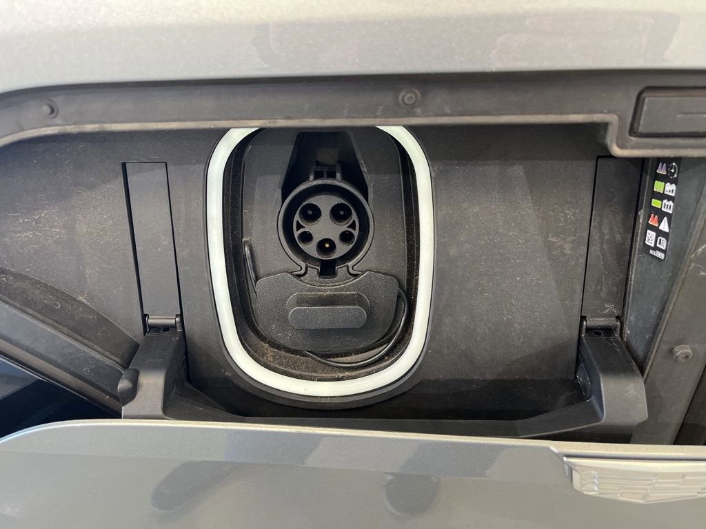 2024 Cadillac LYRIQ Luxury 2