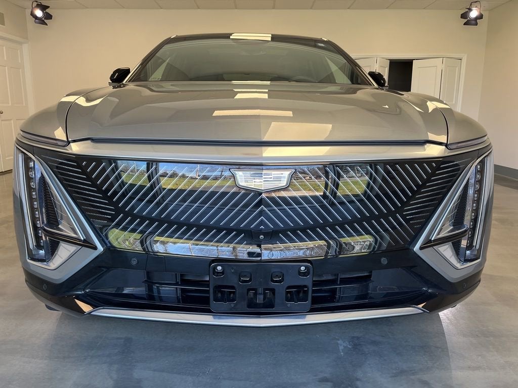 2024 Cadillac LYRIQ Luxury 2