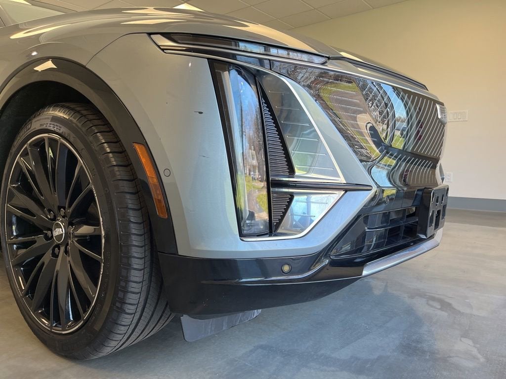 2024 Cadillac LYRIQ Luxury 2