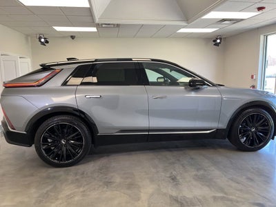 2024 Cadillac LYRIQ Luxury 2