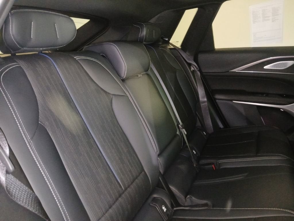 2024 Cadillac LYRIQ Luxury 2